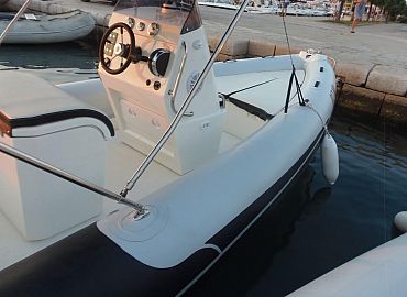 Falcor 22 Rent a Boat Murter 6
