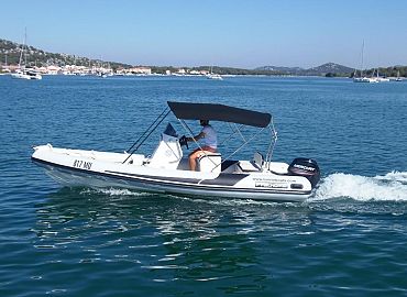 Falcor 22 Rent a Boat Murter 8