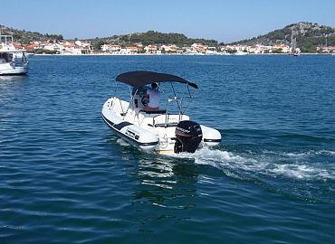 Falcor 22 Rent a Boat Murter 9