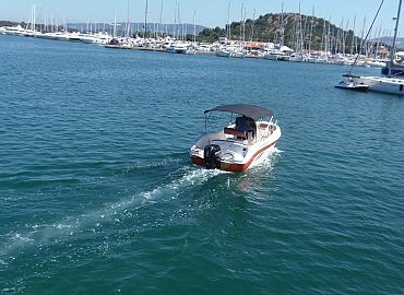 Speedy Extasy 610  Rent a Boat Murter 13